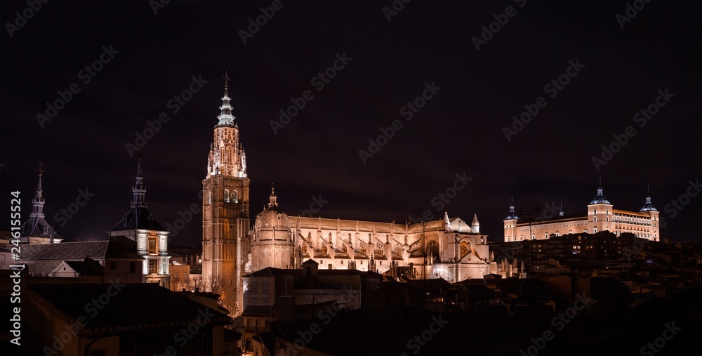 Gran panorámica de la Catedral de Santa María y el Alcazar de Toledo