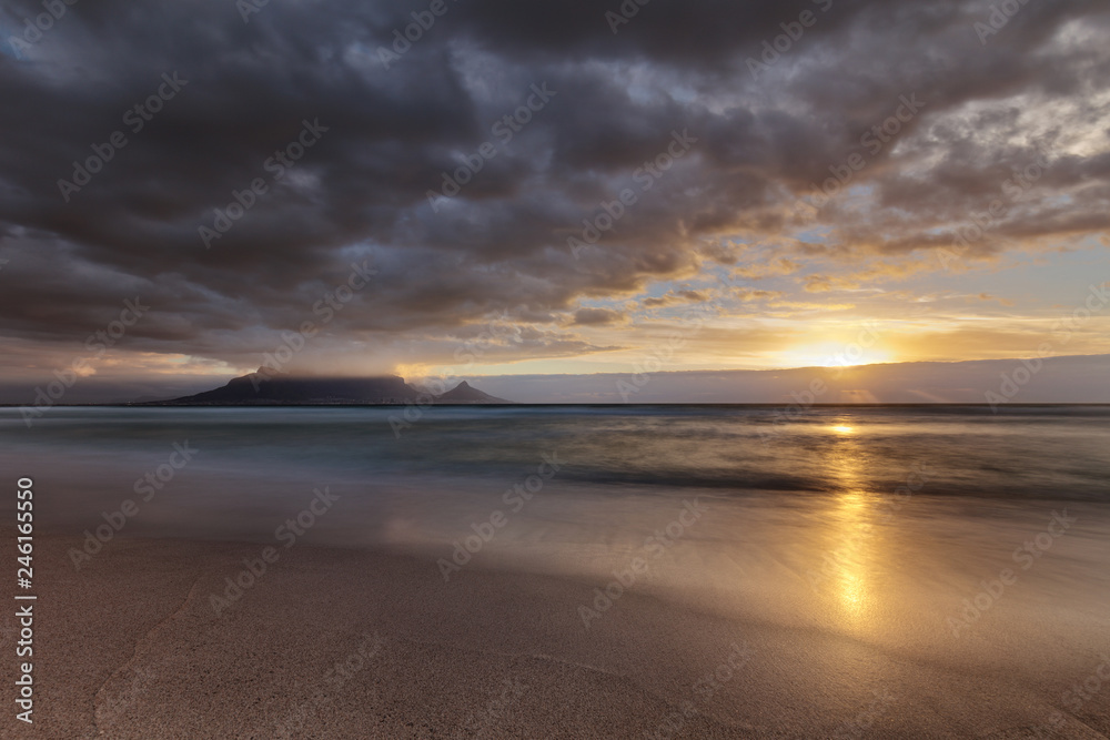 Fototapeta premium Sunset at Bloubergstrand