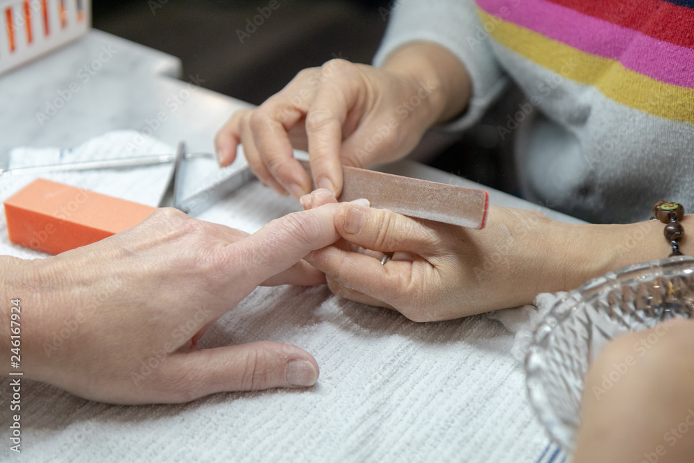 Obraz premium filing nails