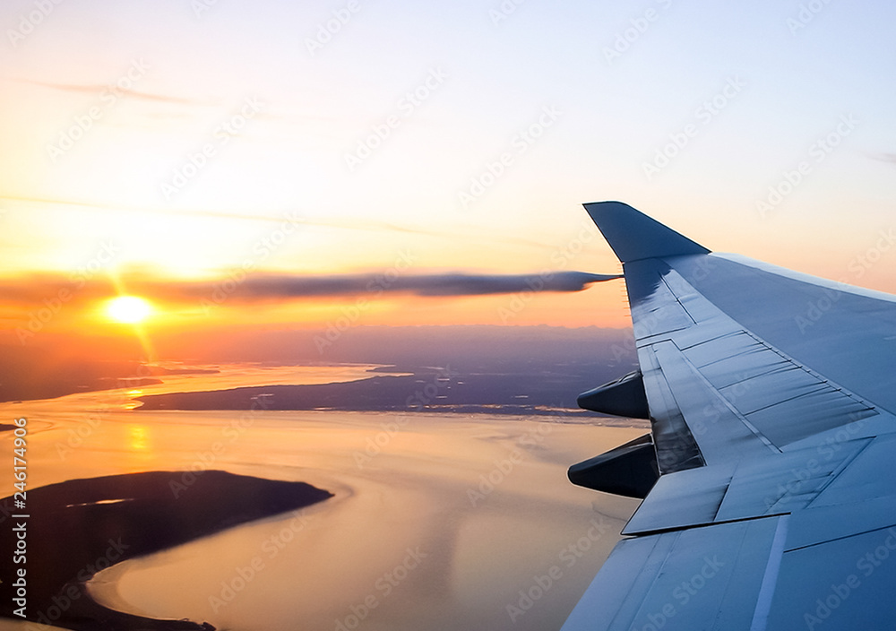 Fototapeta premium View of the sunset from the airplane porthole.