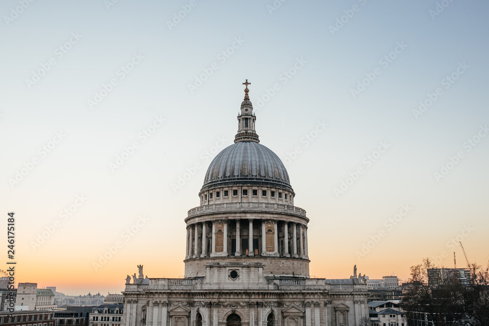 St. Paul's Cathedral im Sonnenuntergang London