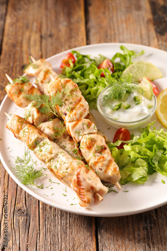 grilled chicken with lettuce and sauce