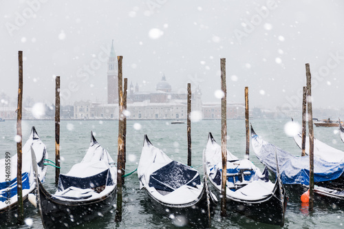 Nevicata a Venezia photo