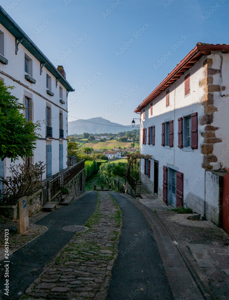 Le village de Sare au Pays Basque dans les Pyrénées