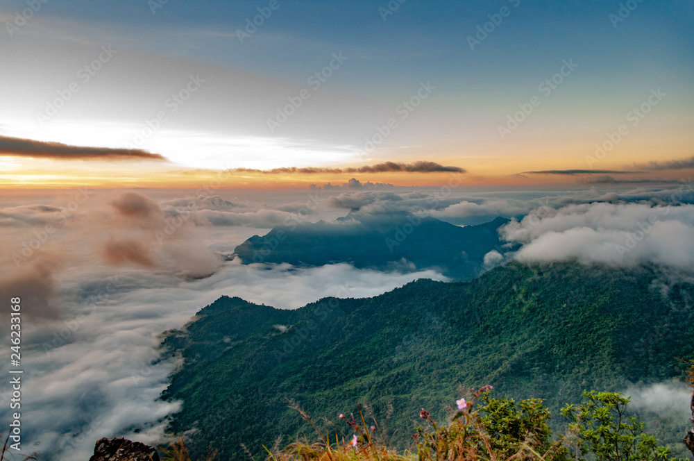 Über den Wolken auf den Bergen - Thailand Asien