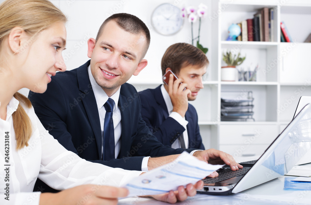 Fototapeta premium Coworkers working and talking