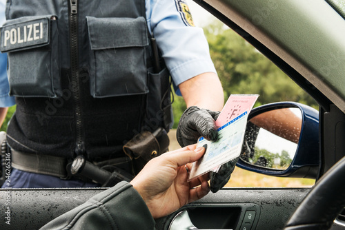 Polizei - Ausweiskontrolle photo