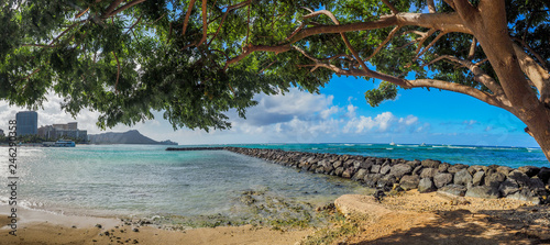 Φωτογραφία Breakwater from the beach