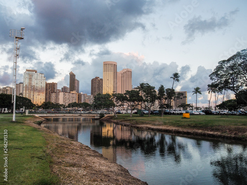 Skyline of Honolulu © danieldep