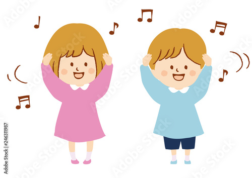 楽しく踊る子供たち