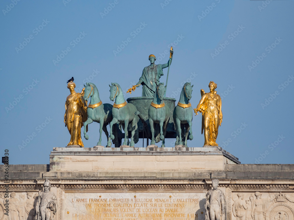 Obraz premium Morning view of the beautiful Arc de Triomphe du Carrousel at Paris