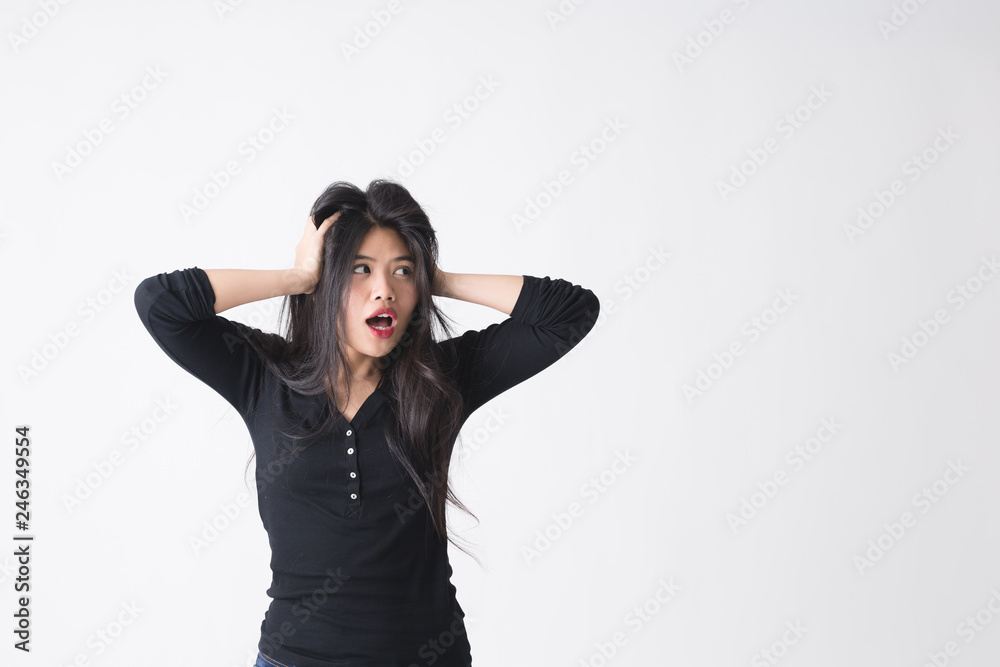 若い女性・白バック 若い女性・白バック