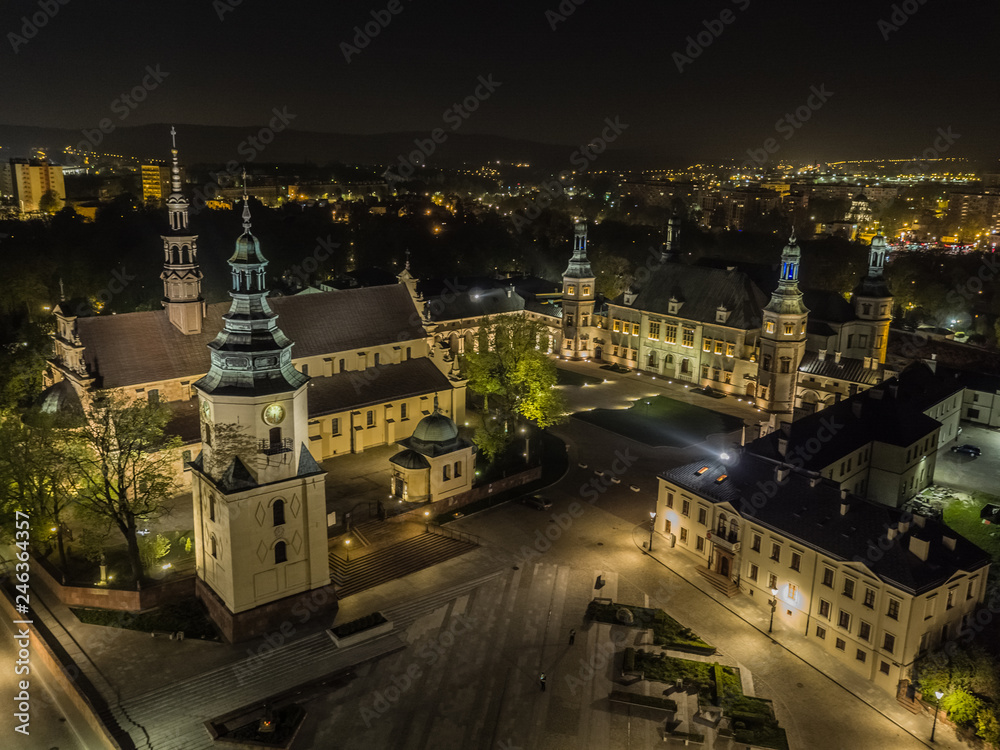 Muzeum Narodowe w Kielcach nocą dron