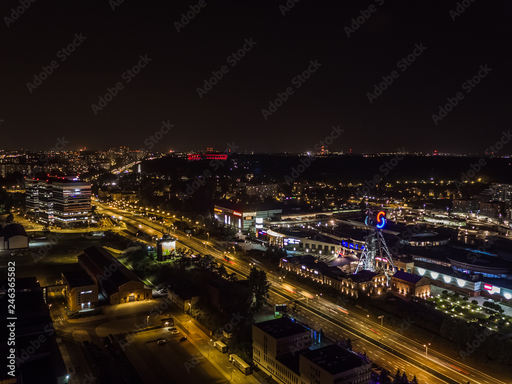 Katowice z drona nocą centrum 