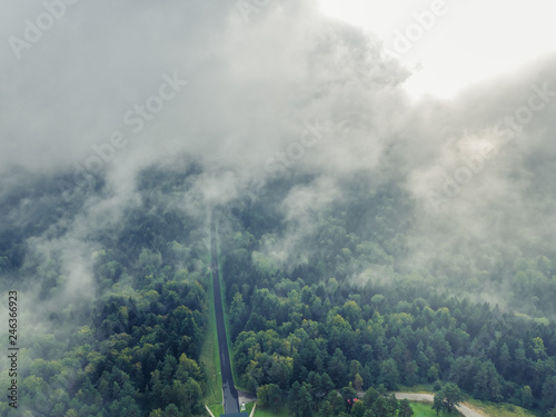Bieszczady  mg  a  droga przez las z drona 