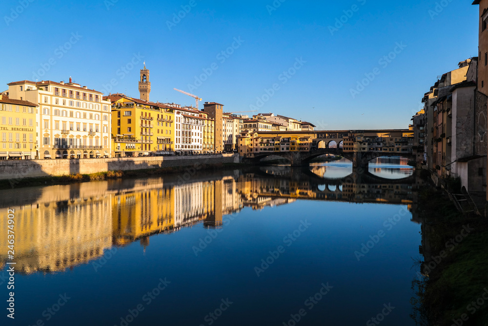이탈리아 여행, 피렌체, 산타 트리니타다리(Ponte Santa Trinita)에서 바라본 베키오다리(베키오다리(Ponte Vecchio)와 에서 담아 본 그라지에다리(Ponte alle Grazie)와 베키오궁전(Palazzo Vecchio) 풍경