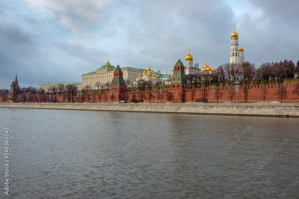 Kremlin palace and churches, 3 rublya, the USSR