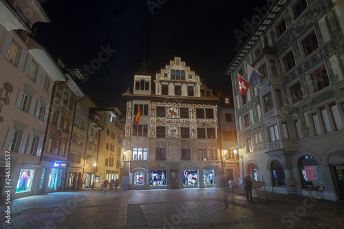 Luzern by night, mit bemalter Hausfassade, Luzern, Schweiz