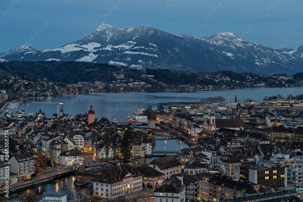 Luzern by night, mit See und  Rigi, Luzern, Schweiz