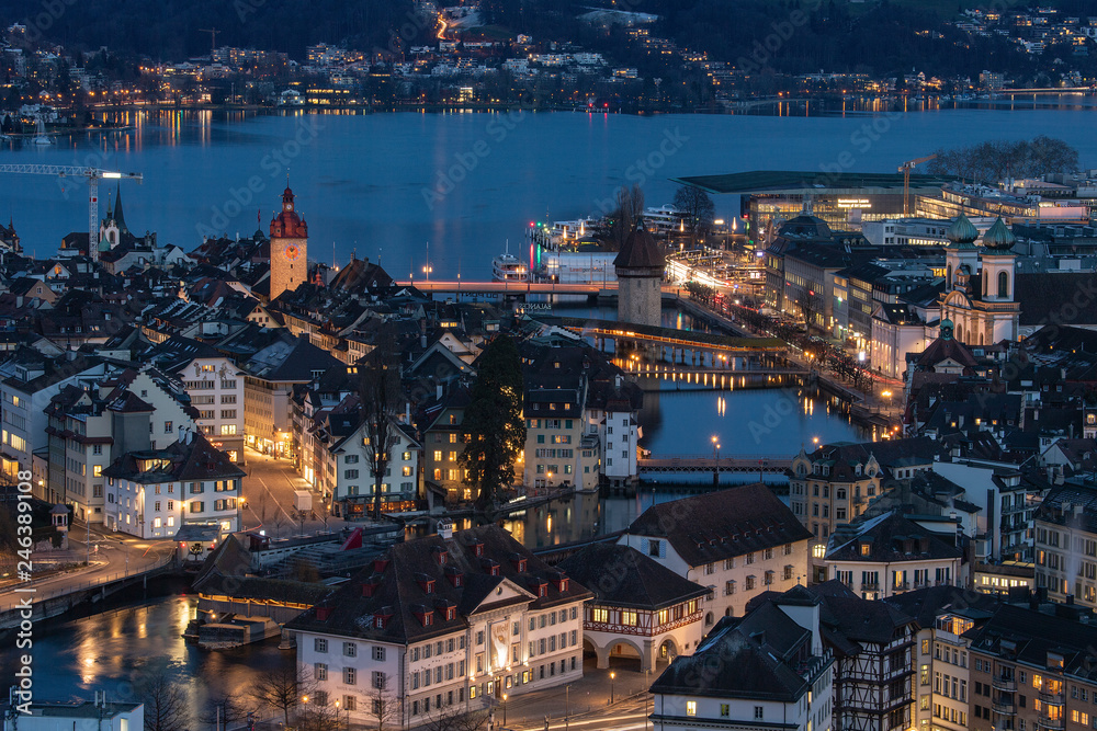 Luzern by night, mit See, Luzern, Schweiz
