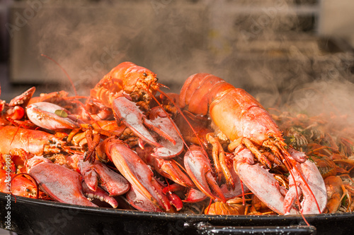 How to Cook Lobster and Crab ,with allspice and bay leaf