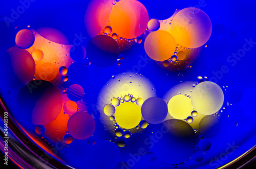 colored circles with yellow and orange spots on blue background Выделите текст, чтобы посмотреть примеры