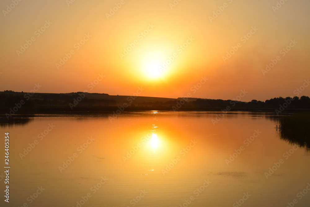 Golden sunset on the lake 