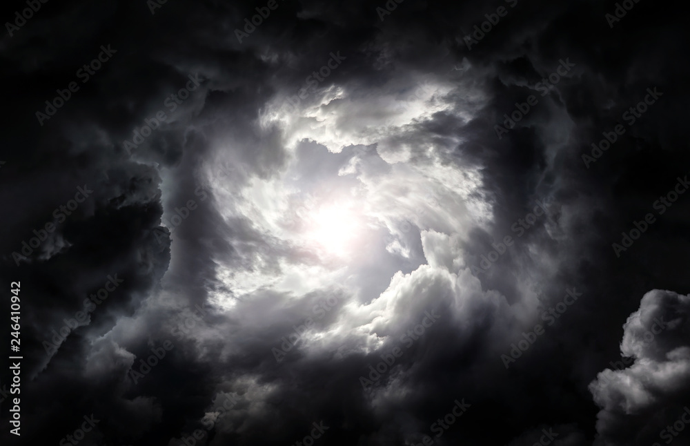 Obraz premium Hole in the Storm Clouds