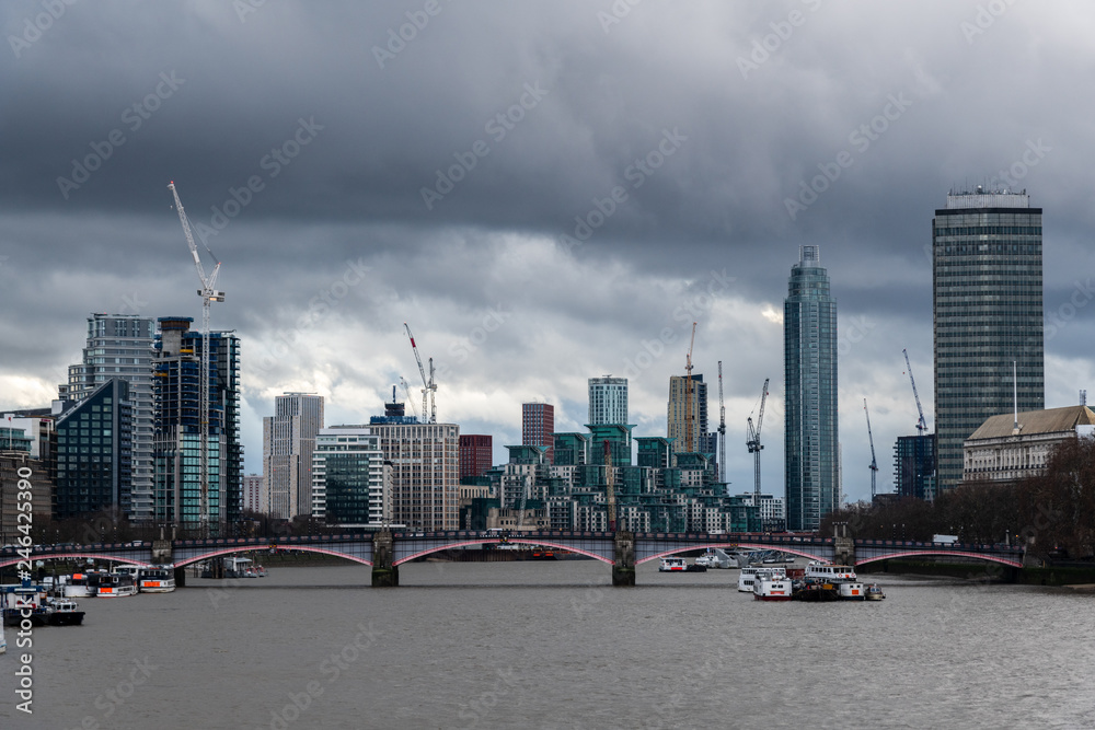 Obraz premium London City View with bridge, skyscrapers, cranes and boats