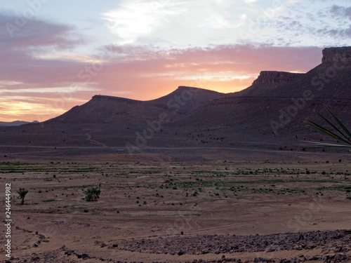 Sonnenuntergang in der W  ste Sahara im S  den von Marokko