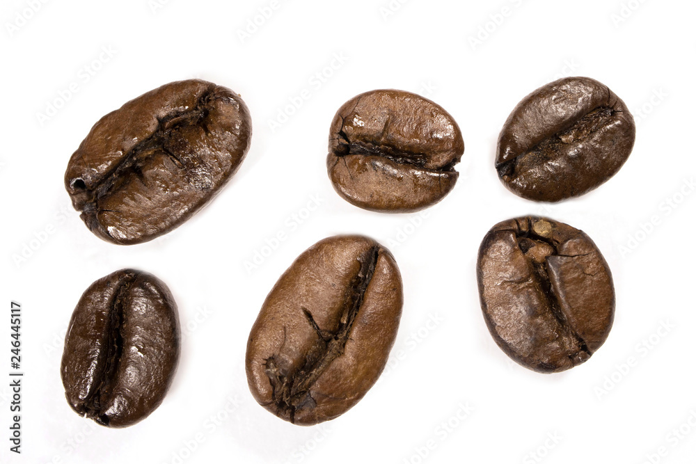 Obraz premium Coffee beans on white background.