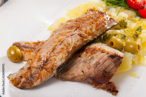 Fried mackerel fillets with mashed potatoes