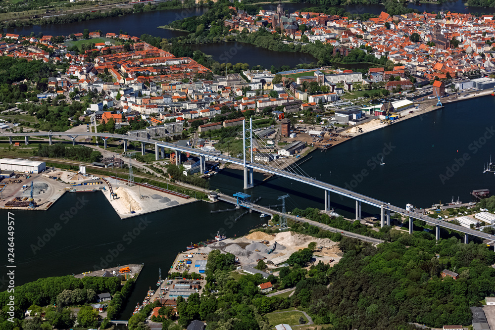 Stralsund, Ruegenbruecke, Mecklenburg-Vorpommern, Deutschland, Luftaufnahme