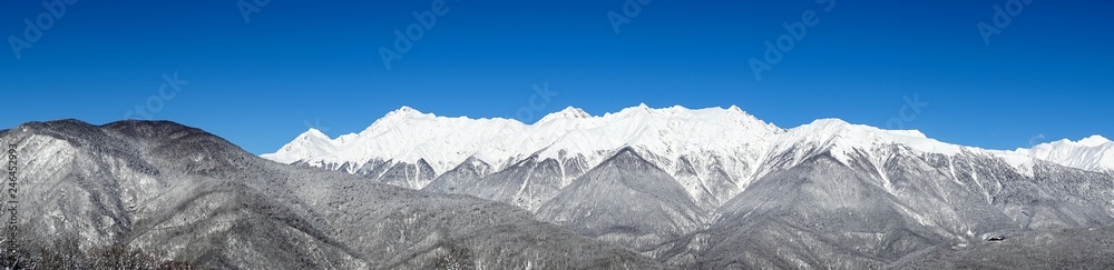 Obraz premium Panorama of winter Caucasus Mountains, Krasnaya Polyana, Russia.