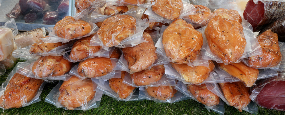 chicken vacuum-packed to maintain the organoleptic properties of chicken vacuum-packed to maintain the organoleptic properties of