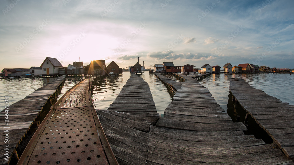 Obraz premium A picture taken by the Bokod lake in Hungary during the evening. The 