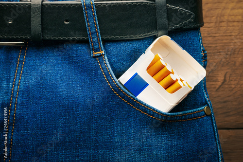 Quadro su tela A pack of cigarettes in a pocket of blue jeans