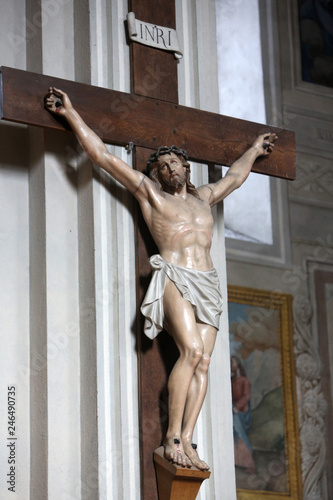 Jésus-Christ sur la croix. Collégiale Saint-Jacques-le-Majeur. Sallanches. / Jesus on the cross. Saint James's collegiate church. Sallanches.