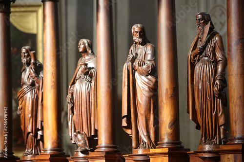 Statues du chapitre. Collégiale Saint-Jacques-le-Majeur. Sallanches. / Statues of the choir. Saint James's collegiate church. Sallanches.