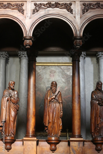 Statues du chapitre. Collégiale Saint-Jacques-le-Majeur. Sallanches. / Statues of the choir. Saint James's collegiate church. Sallanches. photo