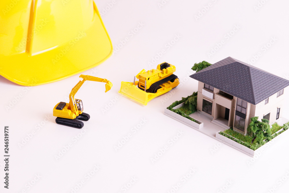 Obraz premium 住宅工事 イメージ ヘルメット家 工事現場