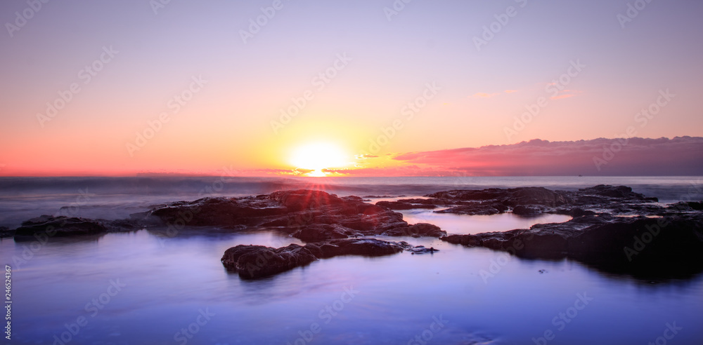 Naklejka premium Sunrise over rock pool