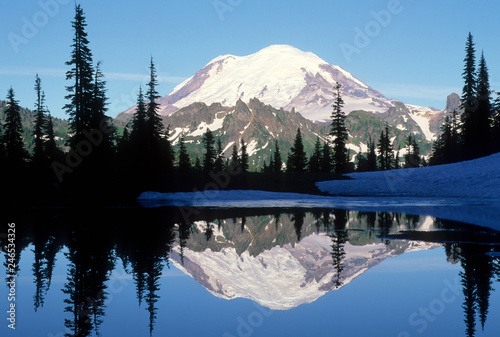 Obraz na płótnie Mount Rainier lake reflection Wilderness 