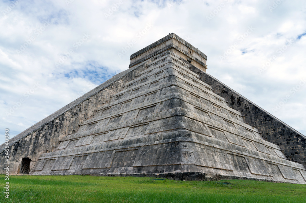 Chichen Itza Pyramid in Yucatan, Mexico Chichen Itza Pyramid in Yucatan, Mexico