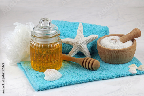 Hautpflege mit Honig und Meersalz