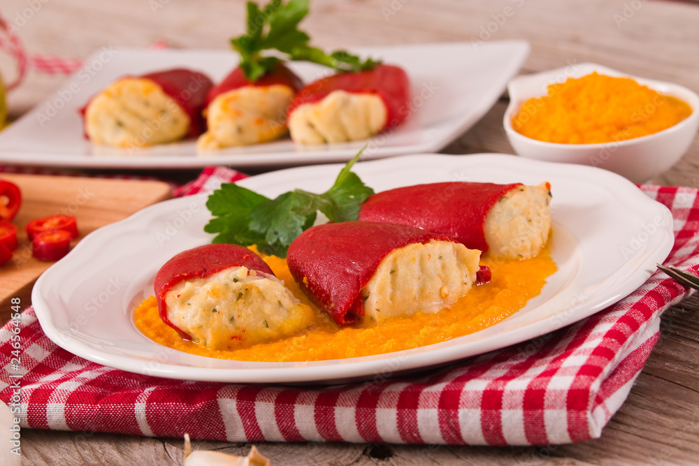 Stuffed piquillo peppers with cod.