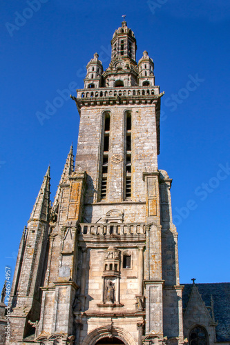 Pleyben. Eglise saint Germain dans l'enclos paroissial . Finistère. Bretagne	 photo