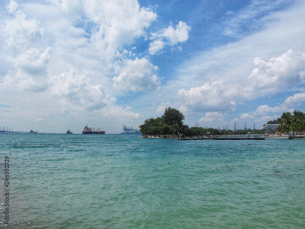 Obraz premium View from the high angle of the sky ,Ship, Sea liner in the bay between Singapore and Sentosa island