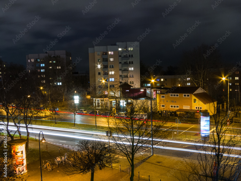 Lightstreaks at Night- Langzeitbelichtung einer Strasse bei Nacht