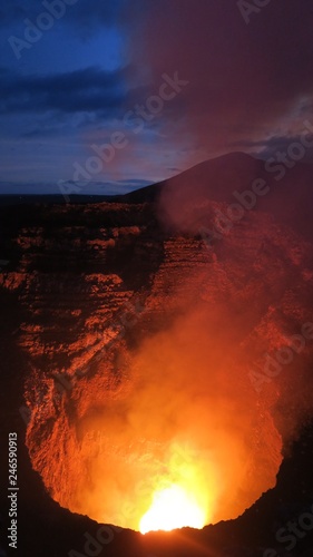 masaya vulcano nicaragua feuer rauch lava